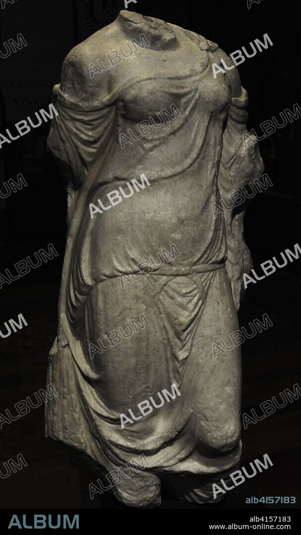 Escultura de la diosa Afrodita. Mármol. Procedente de Roma (Italia). Siglo II. Museo Arqueológico Nacional. Madrid. España.