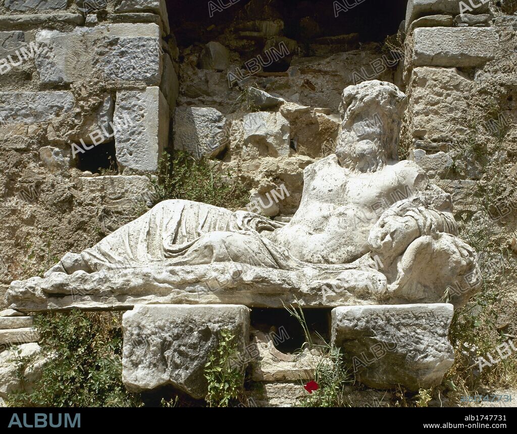 ARTE ROMANO. ASIA MENOR. MILETO. TERMAS DE FAUSTINA, construidas en honor a Faustina, mujer de Marco Aurelio (161-180) y todavia en buen estado de conservación. Detalle de un resto escultórico del recinto. TURQUIA. Península Anatólica.