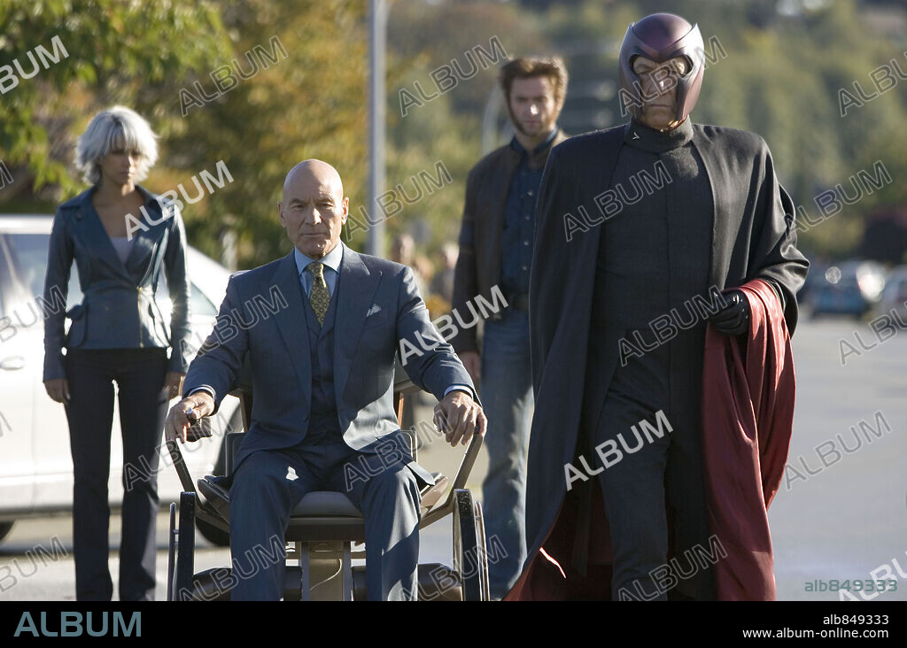 HALLE BERRY, HUGH JACKMAN, IAN McKELLEN und PATRICK STEWART in X-MEN: THE LAST STAND, 2006, unter der Regie von BRETT RATNER. Copyright 20TH CENTURY FOX.