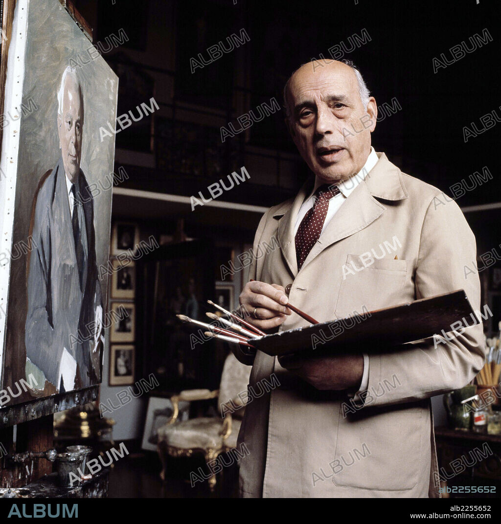 SEGURA , AGUSTIN. PINTOR ESPAÑOL. TARIFA 1900-1988. FOTO EN SU ESTUDIO DE MADRID , AÑO 1976.
