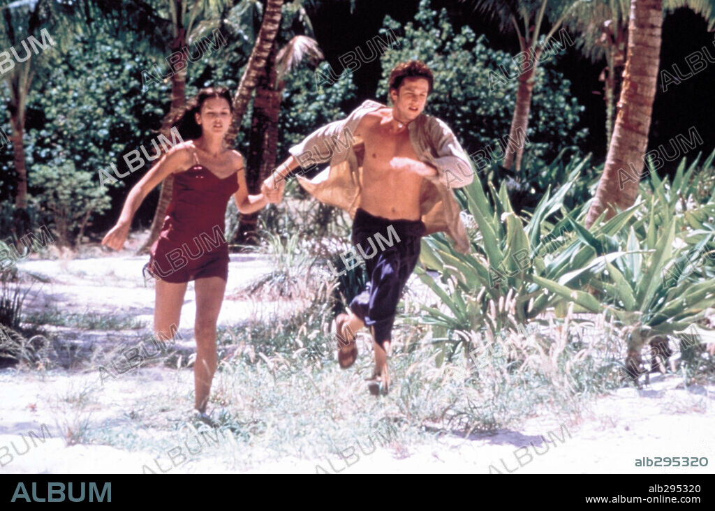GUILLAUME CANET and VIRGINIE LEDOYEN in THE BEACH, 2000, directed by DANNY BOYLE. Copyright 20TH CENTURY FOX.