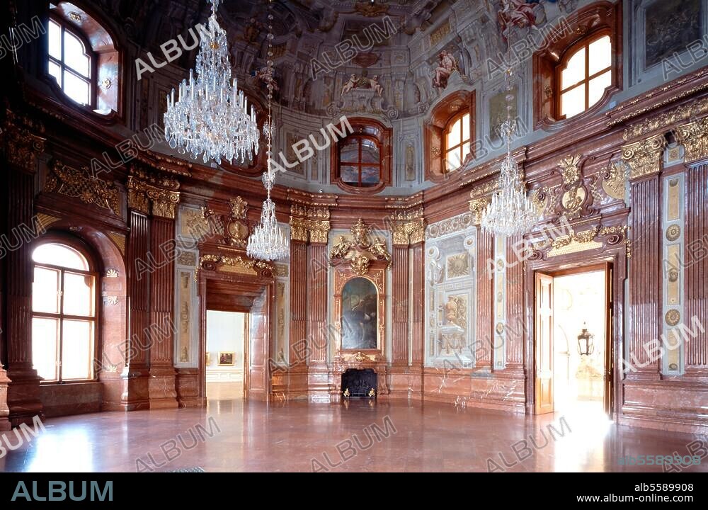 Wien, Oberes Belvedere / Marmorsaal. © Florian Monheim Format / Filmsize: 6 × 9 cm.