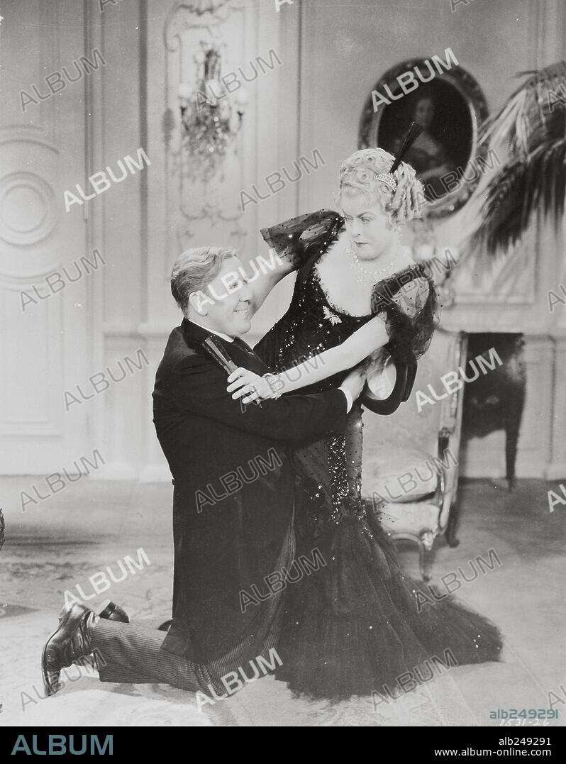 CHARLES LAUGHTON and MARY BOLAND in RUGGLES OF RED GAP, 1935, directed by LEO MCCAREY. Copyright PARAMOUNT PICTURES.
