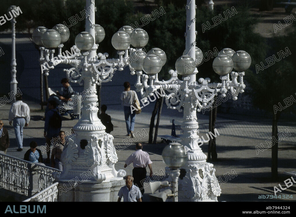 FAROLAS EN EL PASEO DE LA CONCHA - FOTO AÑOS 00.