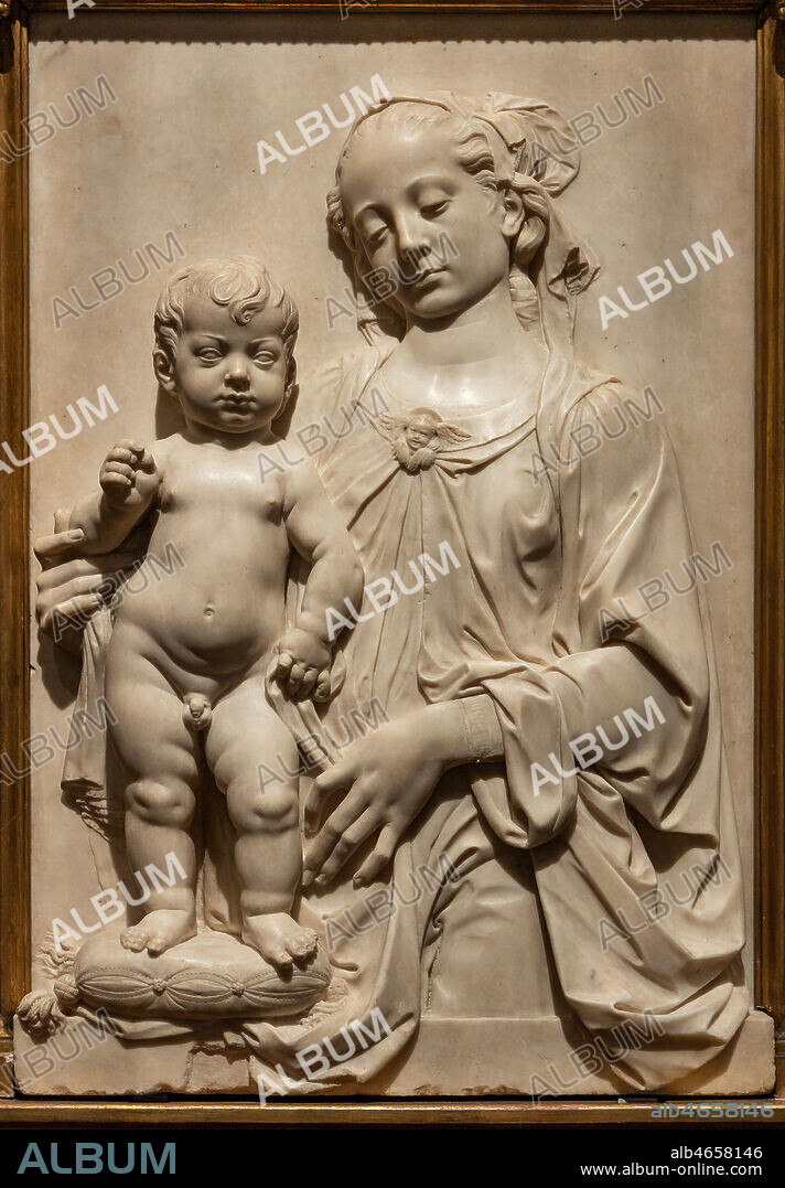 "Madonna with Child and Archangel Gabriele (Madonna Fontebuoni)", 1477-80, di Francesco di Simone Ferrucci (1437 - 1493), marble relief.