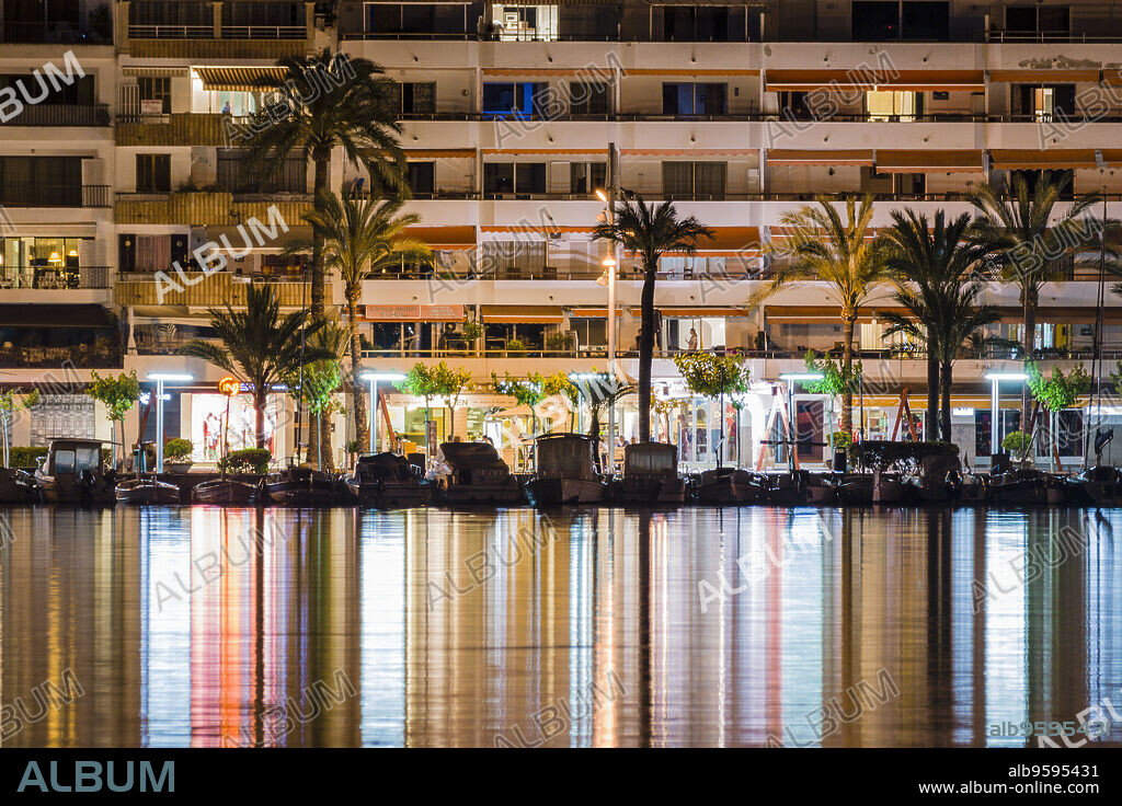 restaurantes, puerto de Alcudia,Mallorca, islas baleares, Spain.