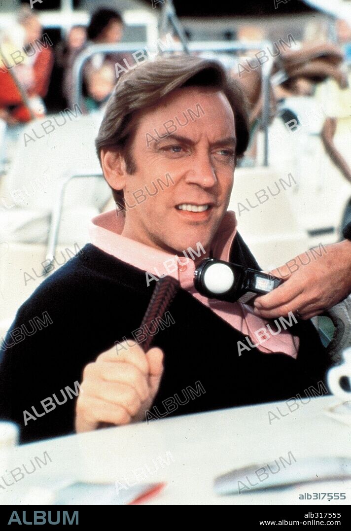 DONALD SUTHERLAND en GENTE CORRIENTE, 1980 (ORDINARY PEOPLE), dirigida por ROBERT REDFORD. Copyright PARAMOUNT PICTURES.