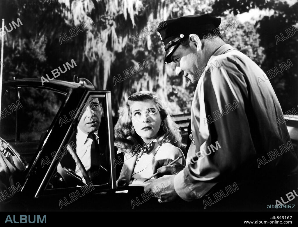 HUMPHREY BOGART y LIZABETH SCOTT en CALLEJÓN SIN SALIDA, 1947 (DEAD RECKONING), dirigida por JOHN CROMWELL. Copyright COLUMBIA PICTURES.