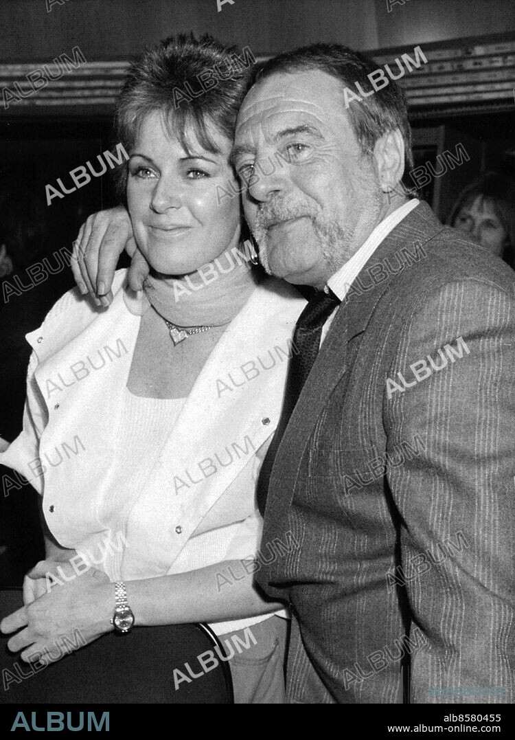 Stockholm 1982-03-01. Stikkan Anderson tillsammans med Anni-Frid Lyngstad i Abba. Foto: Stefan Lindblom / Svenskt Pressfoto / TT / kod 20360.