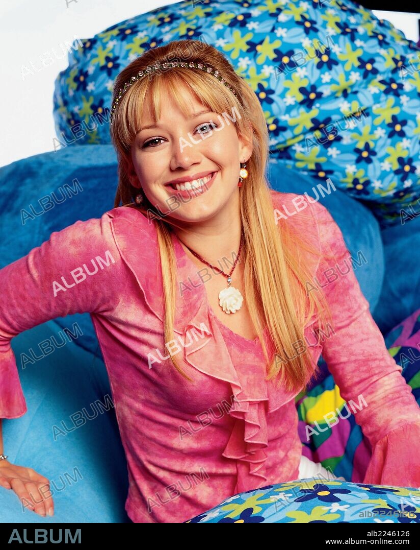HILARY DUFF in LIZZIE MCGUIRE, 2001, directed by MARK ROSMAN and STEVE DE JARNATT. Copyright DISNEY CHANNEL.