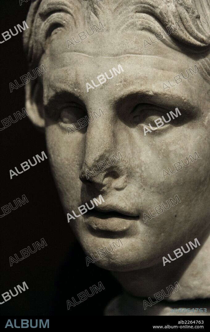 ALEJANDRO MAGNO (Pella, 356 a. C. -Babilonia, 323 a. C.). Rey de Macedonia, hijo de Filipo II y de Olimpia. Cabeza de Alejandro Magno procedente de Pérgamo, Turquía (primera mitad del siglo II a. C.). Mármol. Estilo helenístico. Detalle. Museo Arqueológico. Estambul. Turquía.