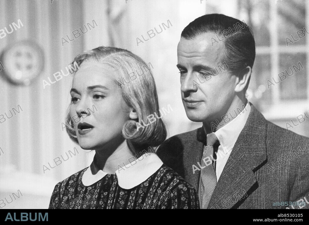 1958.. Utan bildtext. Not. Avsked Hj.Bergman Ingvar Kjellson Nadja Witzansky Anm. En afton med Hjalmar Bergman, sänt första gången 1958-09-26 I. Kjellson, f. 1923, skådespelare, verksam vid Dramaten sedan 1964 Slipsar Kragar Kavajer Läppstift CD456 persons: NADJA WITZANSKY;INGVAR KJELLSON sites: SVERIGE.