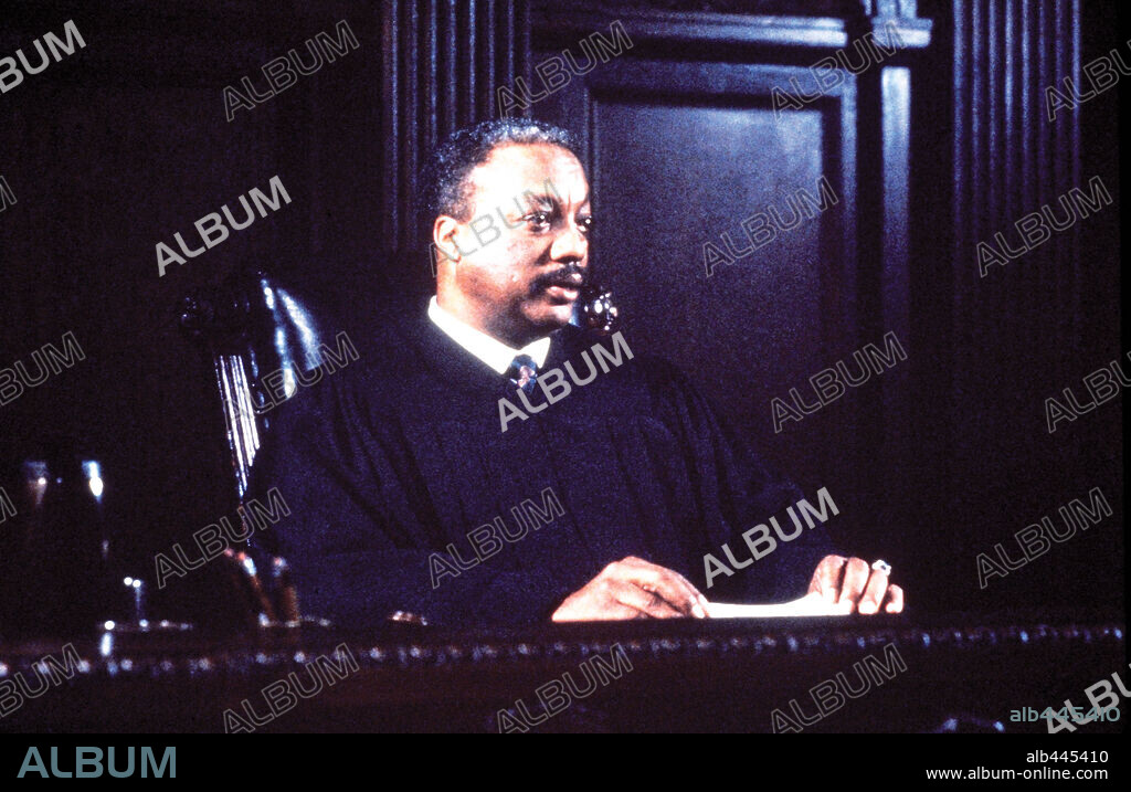 PAUL WINFIELD in PRESUMED INNOCENT, 1990, directed by ALAN J. PAKULA. Copyright WARNER BROTHERS.