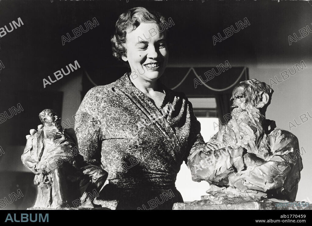 Tatiana Tolstoj Albertini with sculptures portraying Lev Tolstoj. Tatiana Tolstoj Albertini, granddaughter of Russian writer Lev Tolstoj, showing two sculptures portraying her grandfather. Italy, 1950s.