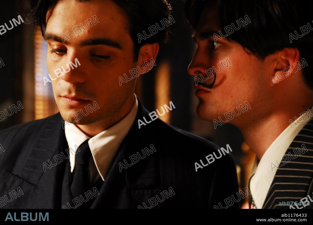 JAVIER BELTRAN et ROBERT PATTINSON dans LITTLE ASHES, 2008, réalisé par PAUL MORRISON. Copyright APT FILMS/ARIA FILMS/FACTOTUM BARCELONA SL/ MET FILM PROD.