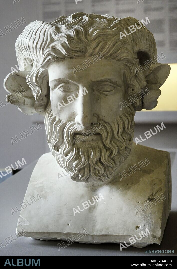 Herma de Zeus con cuernos del diós solar Egipcio Amón. En las representaciones Greco-Romanas se representaba con cuernos de carnero curvados a ambos lados de la cabeza. Escultura del siglo I d. C., procedente de Herculano, Italia. Copia de un prototipo del siglo V a. C. Museo Arqueológico Nacional. Nápoles. Italia.