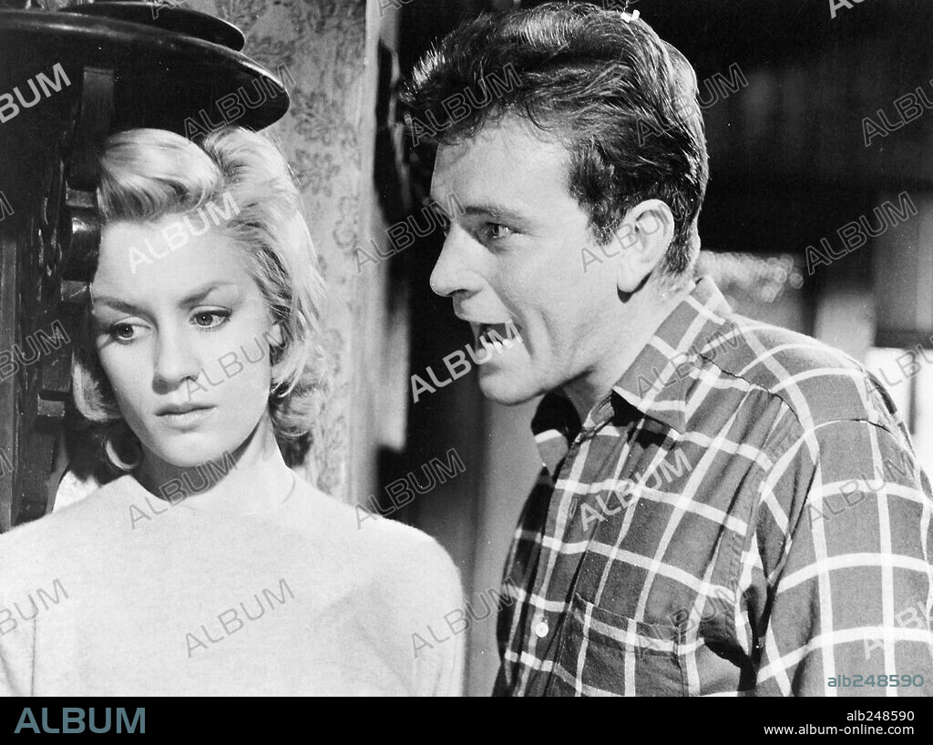 MARY URE and RICHARD BURTON in LOOK BACK IN ANGER, 1959, directed by TONY RICHARDSON. Copyright WARNER BROS.