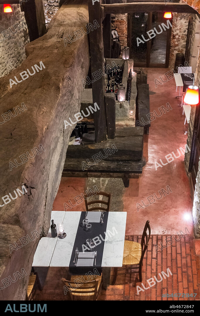 Candelo, Ricetto (fortified structure) Restaurant Il Torchio 1763: the room with the ancient winepress.