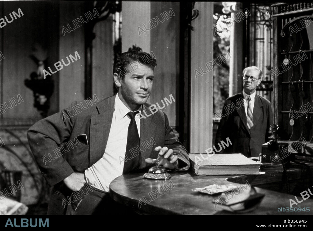 RICHARD BASEHART en LOS JUEVES MILAGRO, 1957, dirigida por LUIS GARCIA BERLANGA. Copyright PROD. CINEMATOGRAFICAS ARIEL/DOMIZIANA INTERNAZIONALE CINEMA.