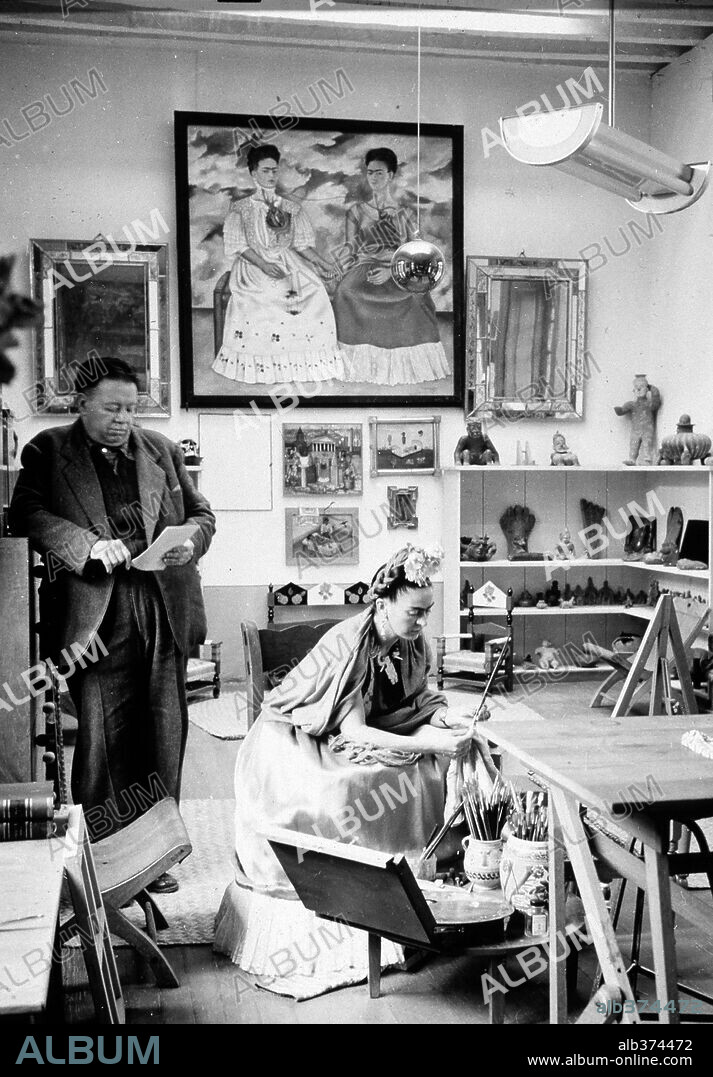 Circa 1945: Frida Kahlo with his husband the Mexican artist Diego Rivera in her studio in Mexico City.