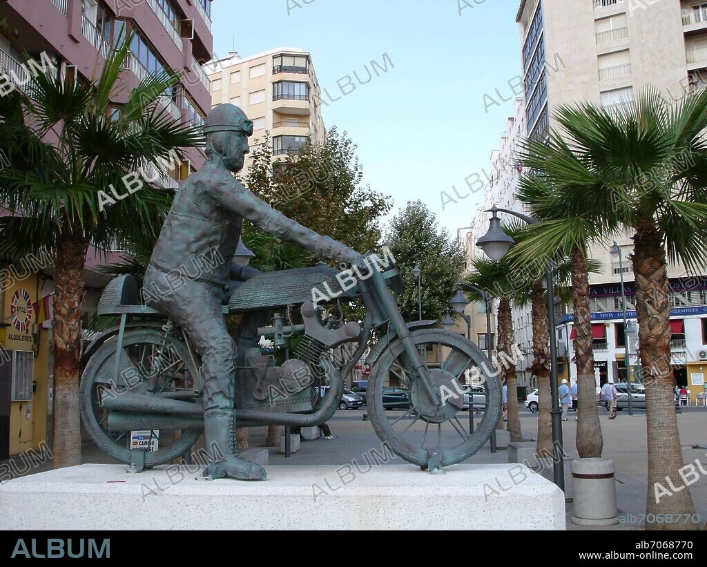 FORJA CUELLO (S XX). MONUMENTO AL MOTORISTA UMBERTO MASETTI CAMPEON DEL MUNDO DE 500 CC EN EL AÑO 1950 Y 1952.