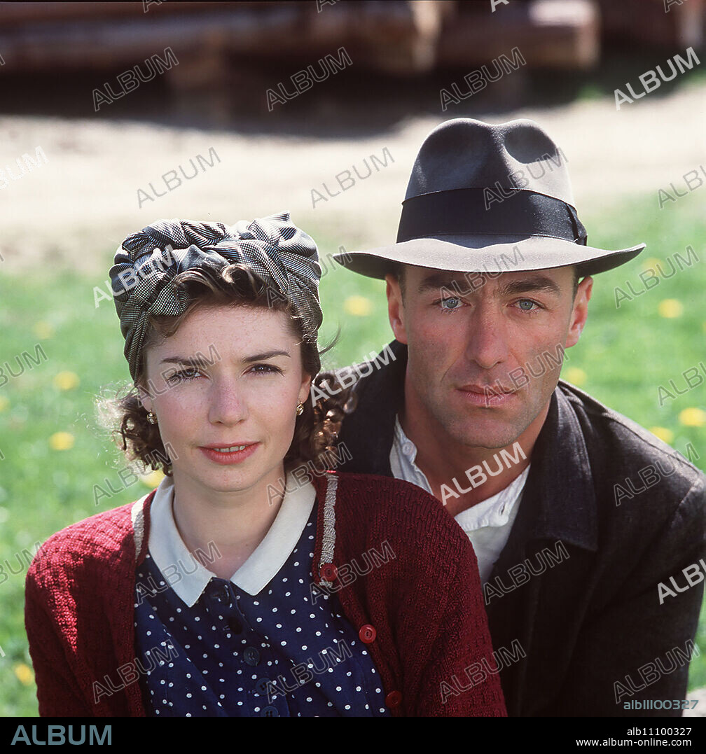 RAMA DAMA Kati (DANA VAVROVA) and Hans (WERNER STOCKER) love each other, but when her missing husband returns from captivity, she has to make a difficult decision. Director: Joseph Vilsmaier / Title: RAMA DAMA / Germany 1990.