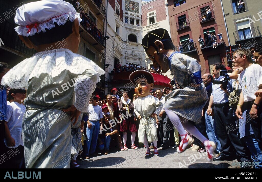 Berga, fiestas de "La Patum"; "Nans Nous" en la "patum de lluiment".
