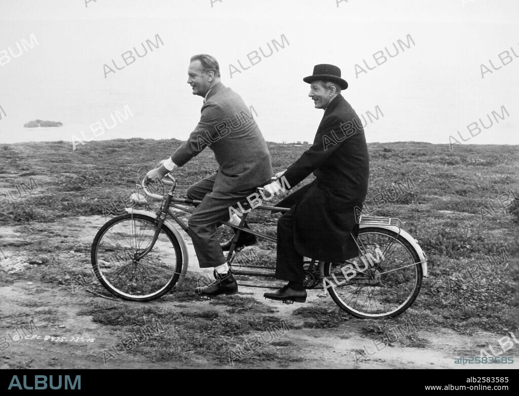 CURD JüRGENS and DANNY KAYE in ME AND THE COLONEL, 1958, directed by PETER GLENVILLE. Copyright COLUMBIA PICTURES.