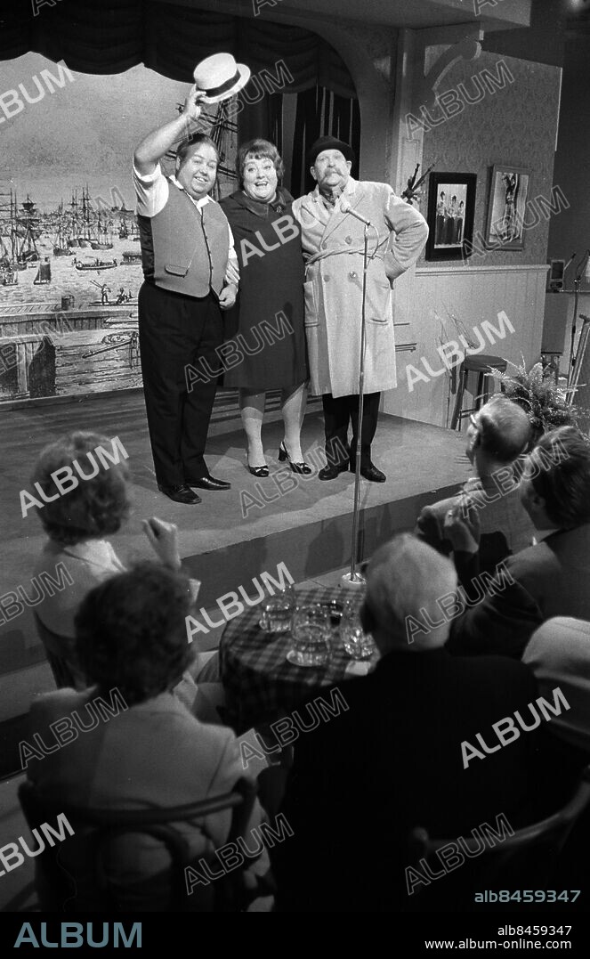 GÖTEBORG 1969-08-29.. Jubel i Busken spelas in i Göteborgs-TV:s studio - Rulle Löfgren, Sonya Hedenbratt och Sten-Åke Cederhök. *** Local Caption *** GT Bl 152 Foto: Kamerareportage / TT / Kod: 2524.