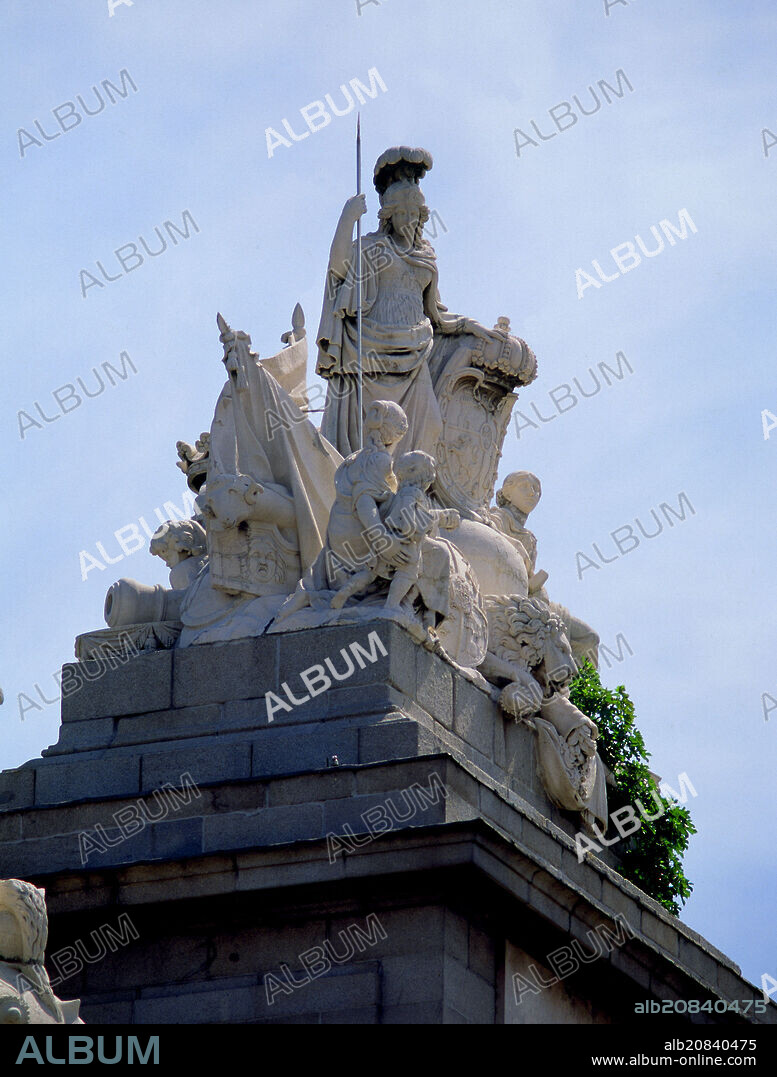 JOSE GINES-RAMON BARBA-VALERIANO SALVATIERRA. ALEGORIA DE ESPAÑA GRUPO ESCULTORICO REMATE PARTE CENTRAL DE LA PUERTA DE TOLEDO REALIZADA ENTRE 1817 Y 1826  - NEOCLASICISMO ESPAÑOL.