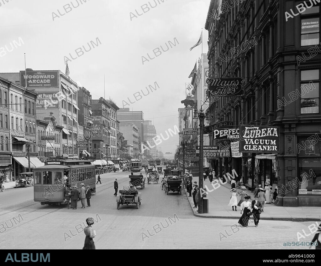 Woodward Ave., Detroit, Mich., c.between 1910 and 1920.