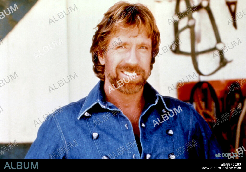 CHUCK NORRIS en CODIGO DE SILENCIO, 1985 (CODE OF SILENCE), dirigida por ANDREW DAVIS. Copyright ORION PICTURES.
