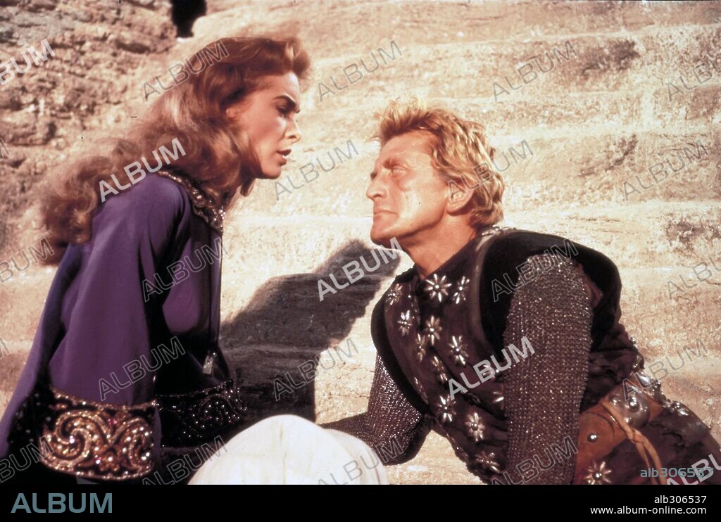 JANET LEIGH and KIRK DOUGLAS in THE VIKINGS, 1958, directed by RICHARD FLEISCHER. Copyright BRYNA PRODUCTION/UNITED ARTISTS.