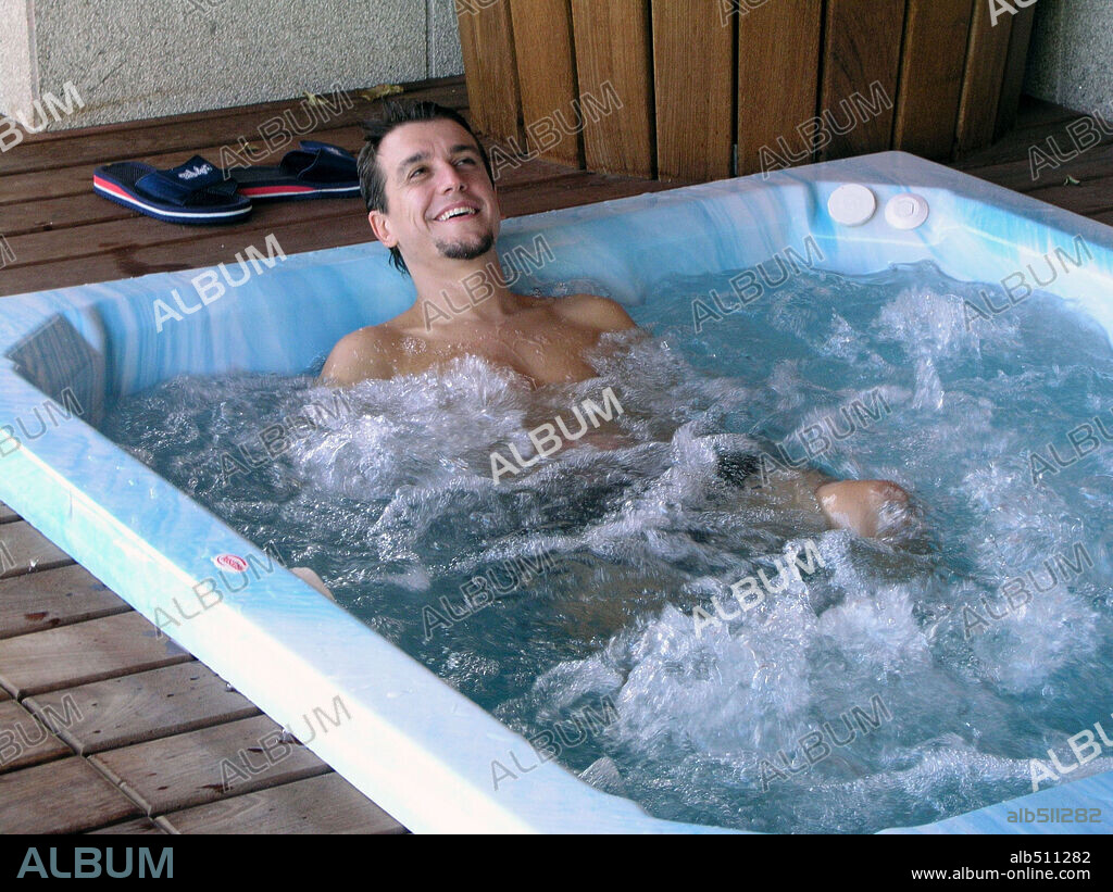 JAVIER VEIGA en EL AÑO DE LA GARRAPATA, 2004, dirigida por JORGE COIRA. Copyright FILMANOVA/LUGOPRESS.
