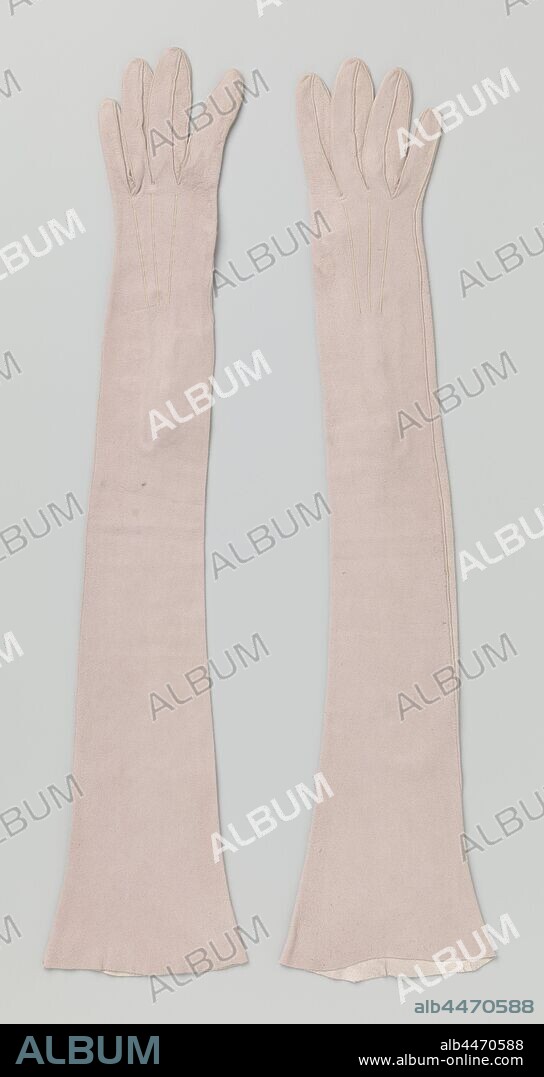 Pair of evening gloves Pink chamois leather glove, Pink chamois leather left glove. At the wrist a split with three buttons, one of which is missing, a mother-of-pearl and a white button. The split is trimmed with white leather., anonymous, Netherlands, c. 1900 - c. 1915, geheel, afzet, knopen, l 59 cm × w 13 cm.