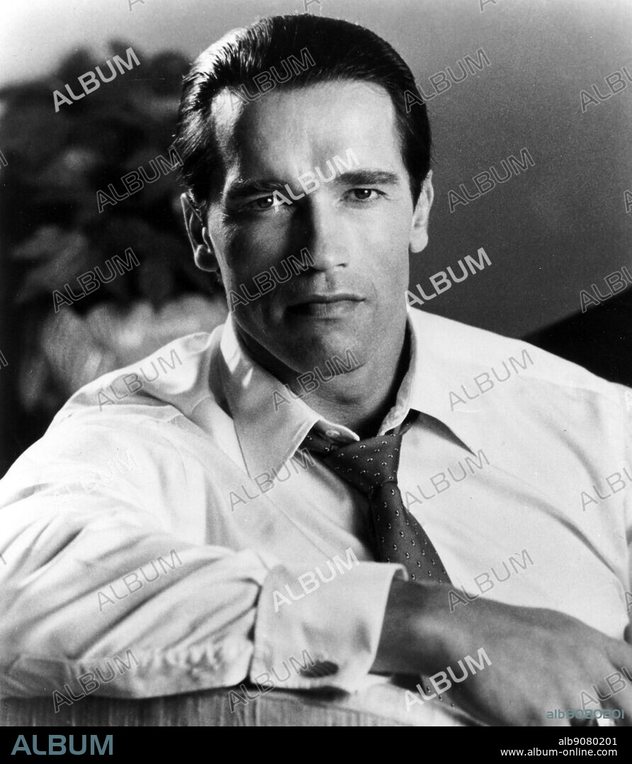 ARNOLD SCHWARZENEGGER en EJECUTOR, 1986 (RAW DEAL), dirigida por JOHN IRVIN. Copyright DE LAURENTIS ENTERTAINMENT GROUP.