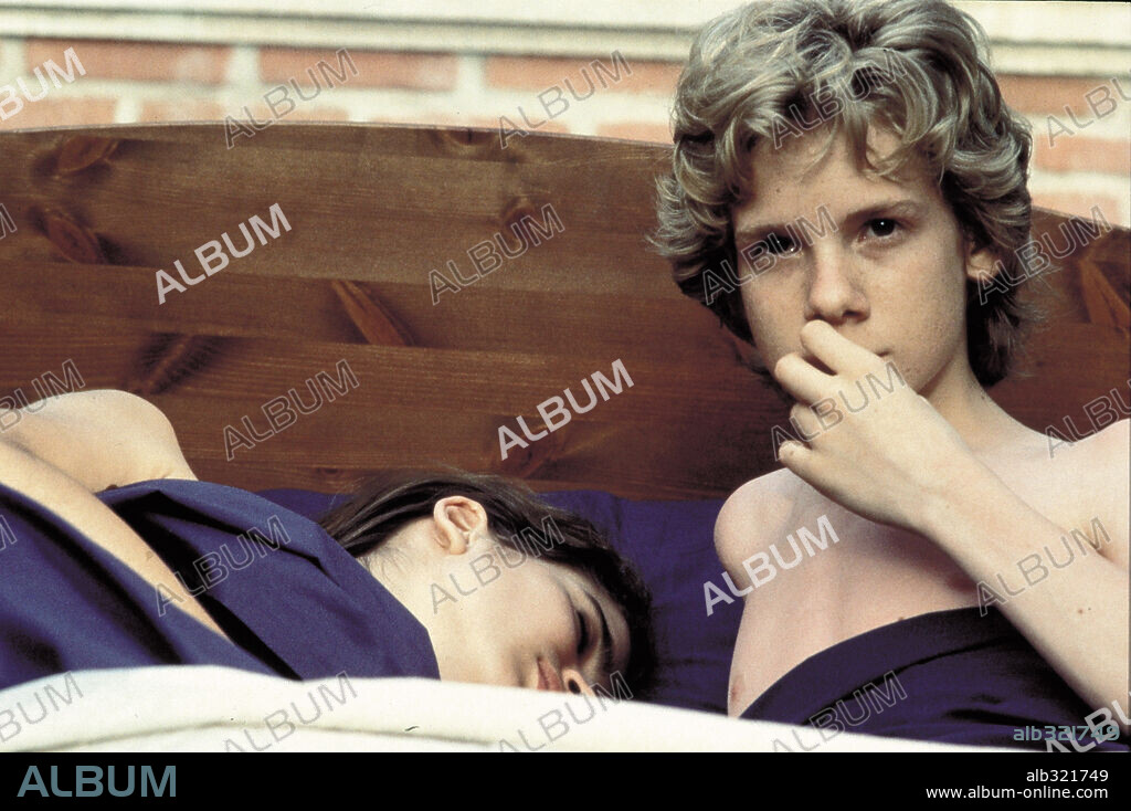 FERNANDO RAMALLO and LUCIA JIMENEZ in THE GOOD LIFE, 1996 (LA BUENA VIDA), directed by DAVID TRUEBA. Copyright FERNANDO TRUEBA P.C. S.A. / CASAS, M.