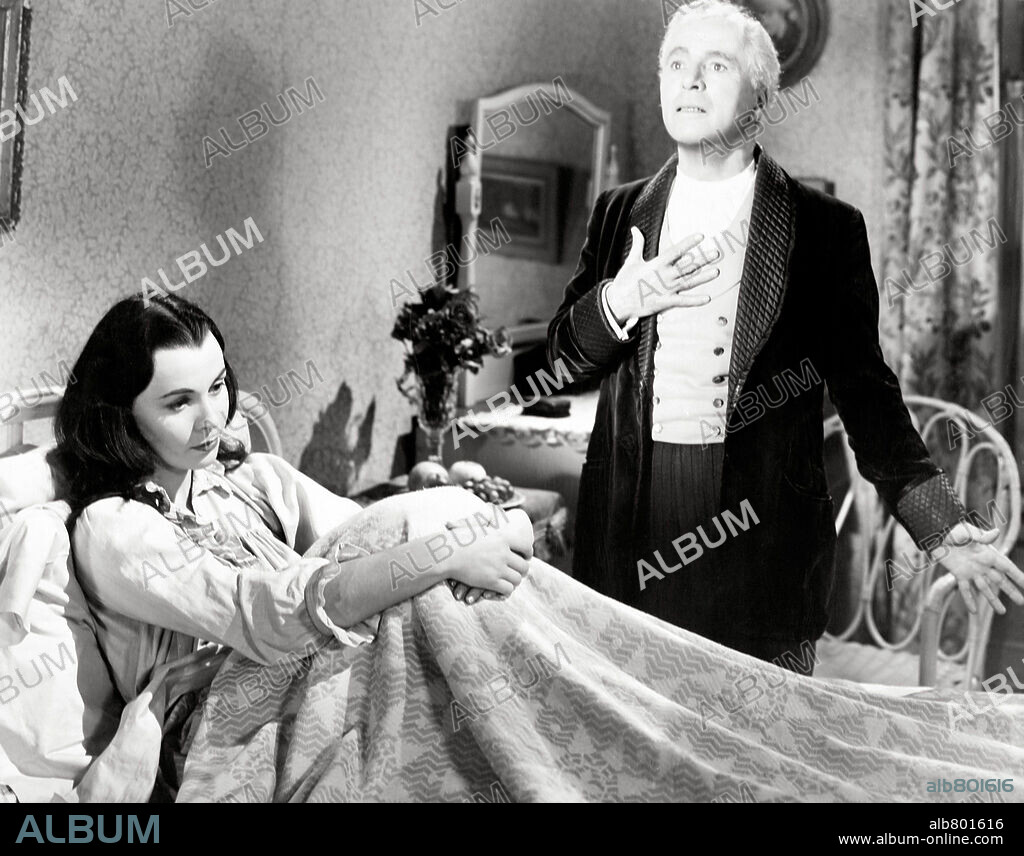 CHARLIE CHAPLIN y CLAIRE BLOOM en CANDILEJAS, 1952 (LIMELIGHT), dirigida por CHARLES CHAPLIN. Copyright UNITED ARTISTS.