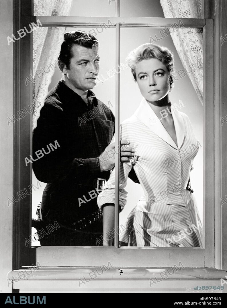 DOROTHY MALONE y RICHARD EGAN en ANSIEDAD TRAGICA, 1956 (TENSION AT TABLE ROCK), dirigida por CHARLES MARQUIS WARREN. Copyright RKO.