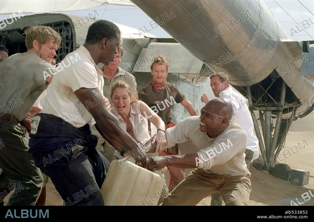 DENNIS QUAID, HUGH LAURIE, KIRK JONES, MIRANDA OTTO, SCOTT MICHAEL CAMPBELL, TONY CURRAN and TYRESE GIBSON in FLIGHT OF THE PHOENIX, 2004, directed by JOHN MOORE. Copyright 20TH CENTURY FOX / ENDRENYI, EGON.