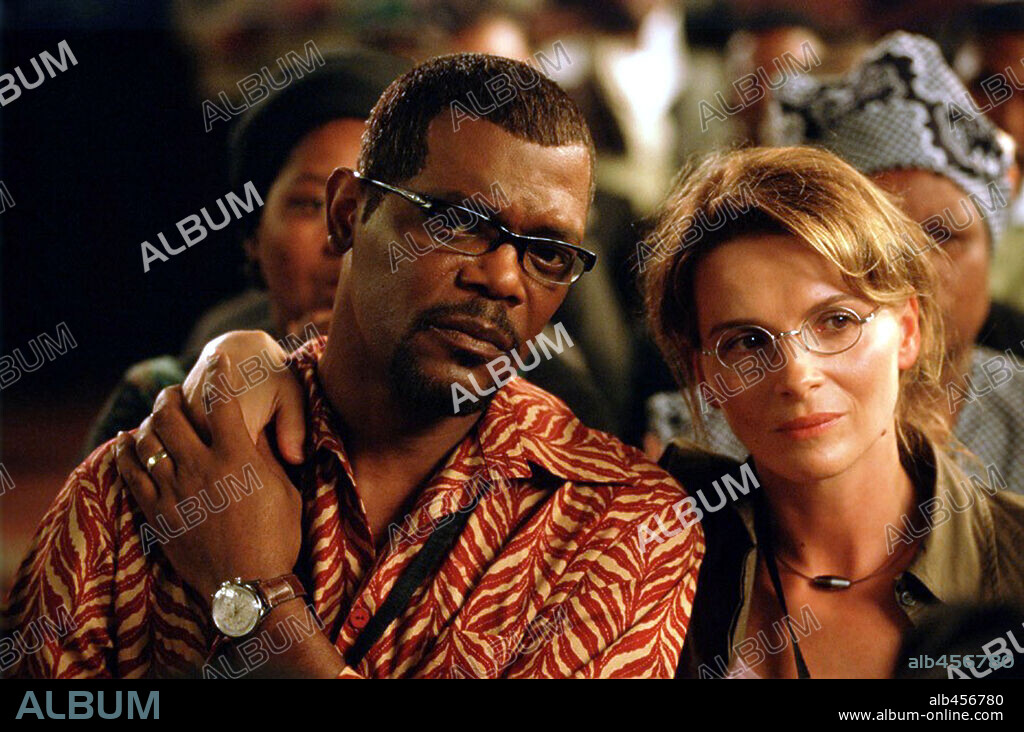 JULIETTE BINOCHE and SAMUEL L. JACKSON in IN MY COUNTRY, 2004 (COUNTRY OF MY SKULL), directed by JOHN BOORMAN. Copyright SONY PICTURES.