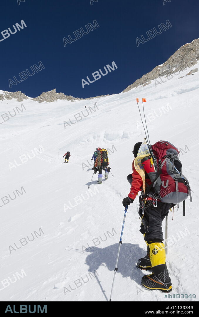 Climbing expedition on Mount McKinley, 6194m, Denali National Park, Alaska, United States of America, North America.