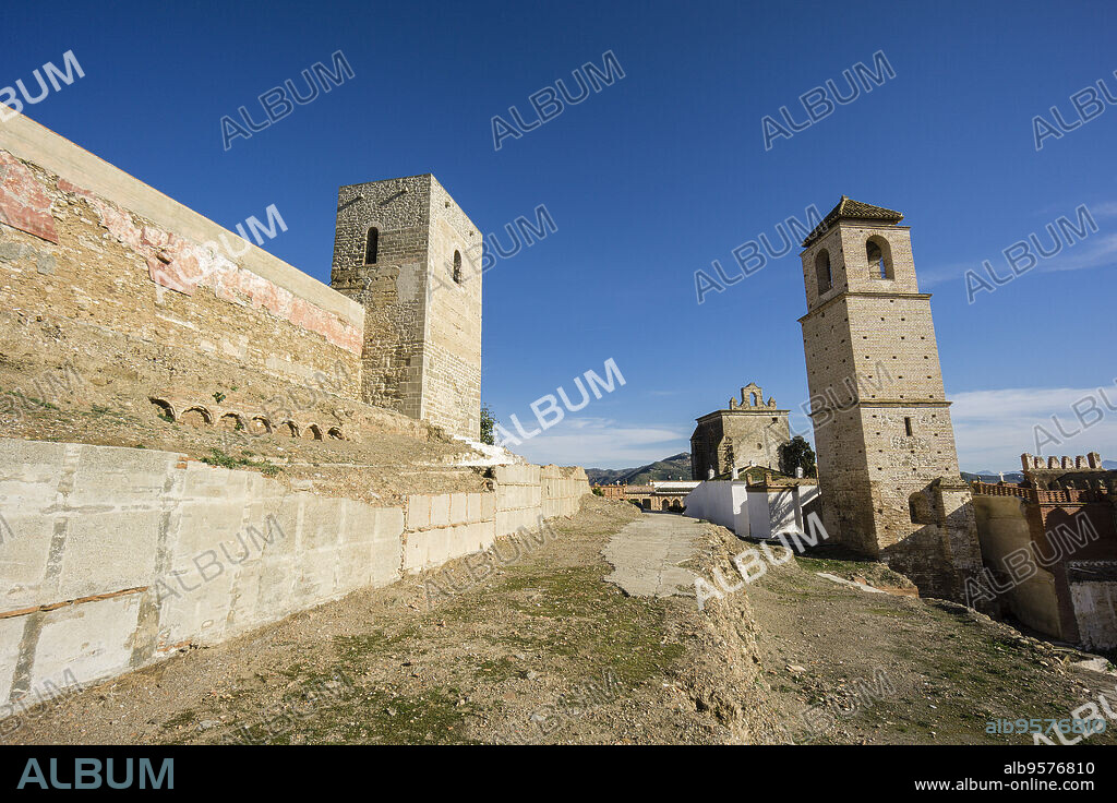 Castillo de Álora, recinto amurallado, siglo X, Cerro de Las Torres. monumento nacional , Álora, Malaga, Andalucia, Spain.
