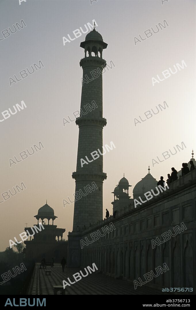 Taj Mahal, UNESCO World Heritage Site, Agra, Uttar Pradesh state, India, Asia.