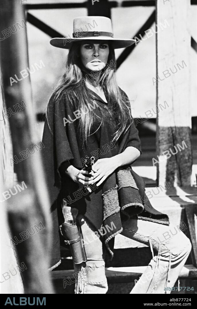 RAQUEL WELCH en ANA CAULDER, 1971 (HANNIE CAULDER), dirigida por BURT KENNEDY. Copyright PARAMOUNT PICTURES.