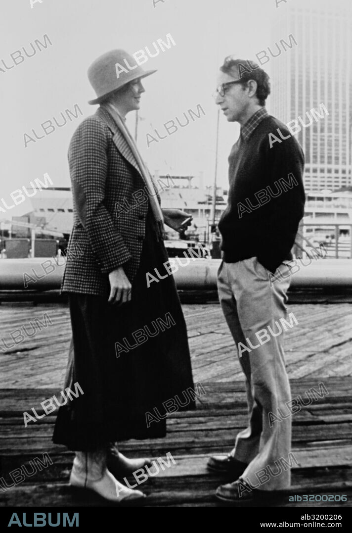 DIANE KEATON et WOODY ALLEN dans ANNIE HALL, 1977, réalisé par WOODY ALLEN. Copyright UNITED ARTISTS.