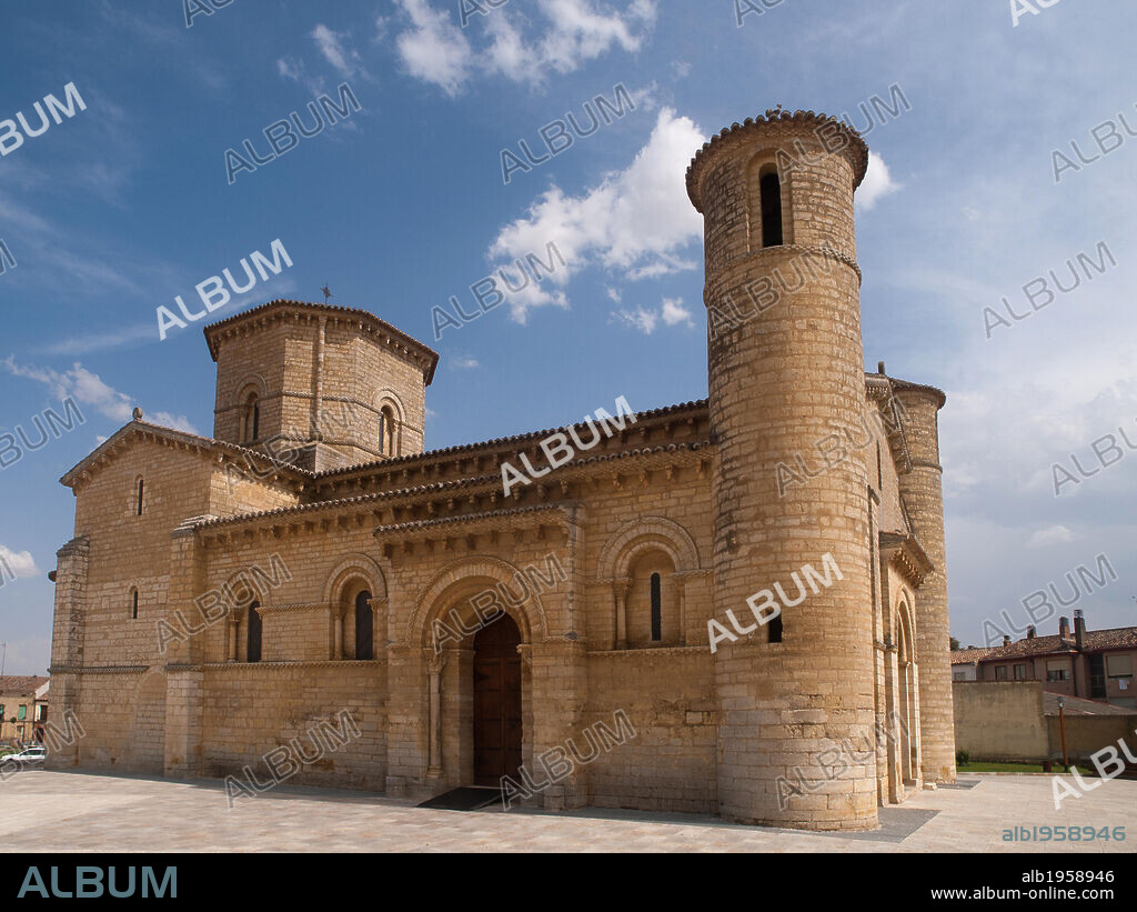 ARTE ROMANICO. ESPAÑA. SAN MARTIN DE FROMISTA. Iglesia románica construida hacia el 1.066. Es el único elemento que resta del Monasterio benedictino que mandó construir la reina Doña Mayor, viuda de Sancho el Mayor de Navarra. Edificio de planta basilical. FROMISTA. Provincia de Palencia. Castilla-León.