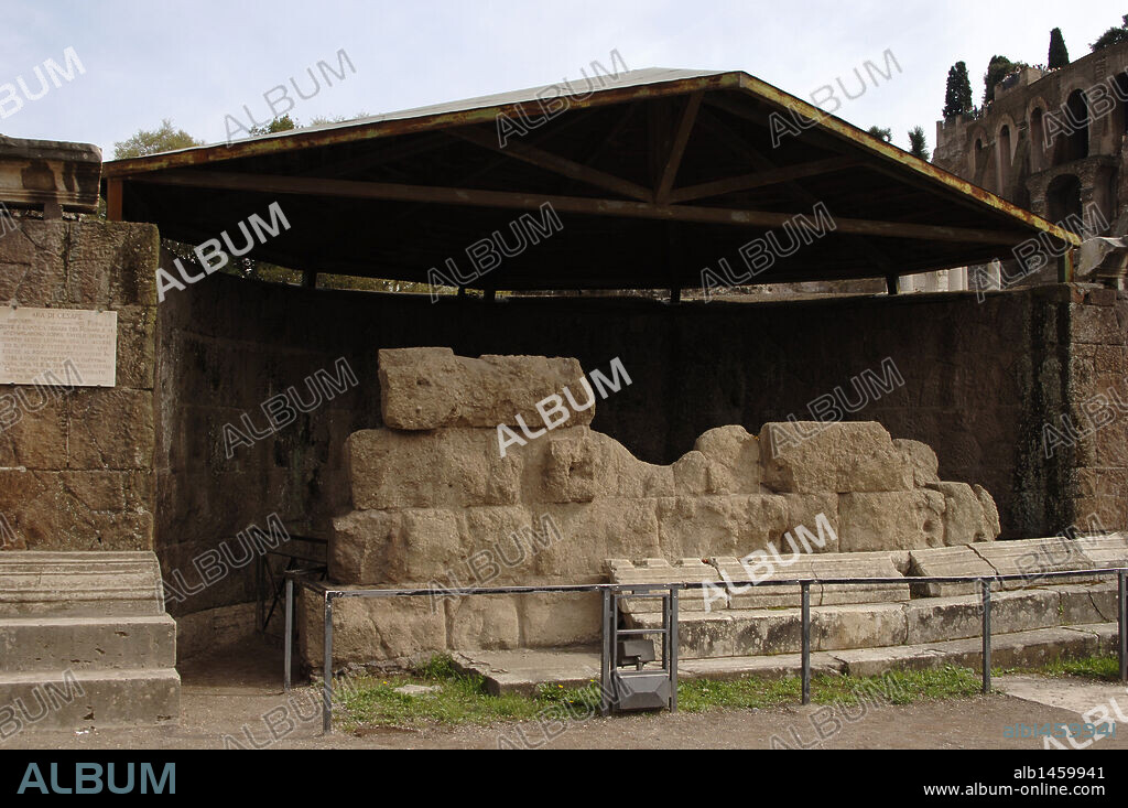 Italy. Rome. Altar who commemorates the place where Julius Caesar was cremated at the Temple of the Divine Julius.