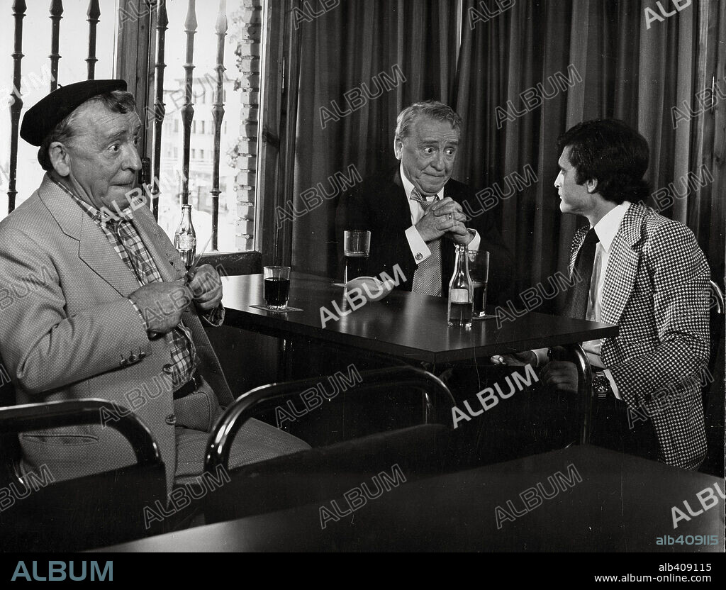 PACO MARTINEZ SORIA en VAYA PAR DE GEMELOS, 1978, dirigida por PEDRO LAZAGA.