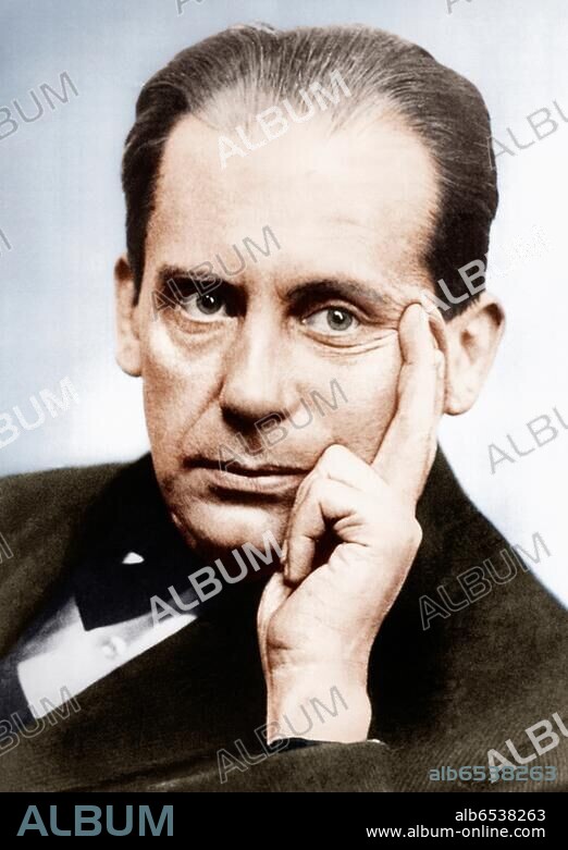 Gropius, Walter, Architekt, Mitbegründer des Bauhauses; Berlin 18.5.1883-Boston 5.7.1969. Porträtaufnahme, 1920. Foto: Louis Held (1851-1927); digital koloriert.